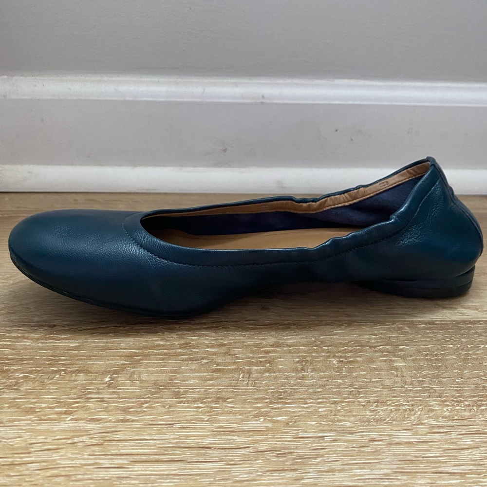 Vionic Caroll Ballet Flats with Elastic Detailing for Comfort in Navy Blue - Picture 5 of 11
